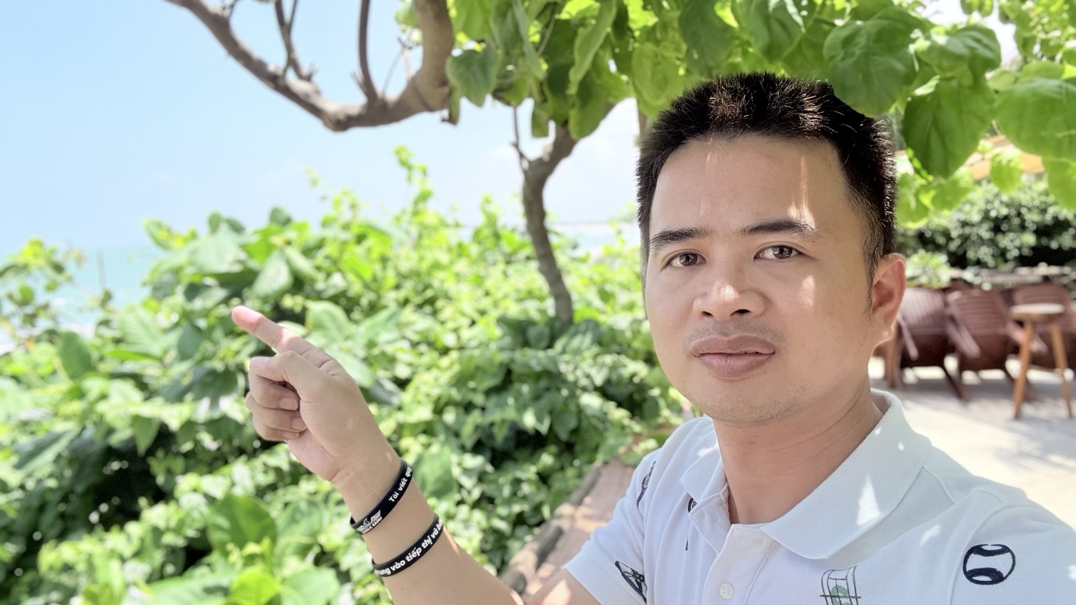 Lê Tấn Đào bên biển Mũi Né