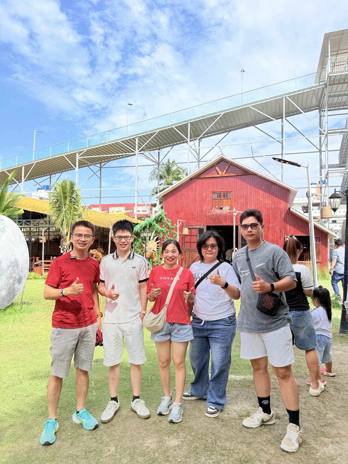 Nhóm đồng hành trong chuyến đi Mũi Né